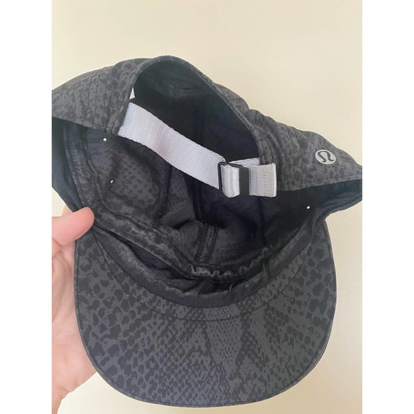 Lululemon Race To Place Run Hat Desert Snake Deep Coal Black main image 4